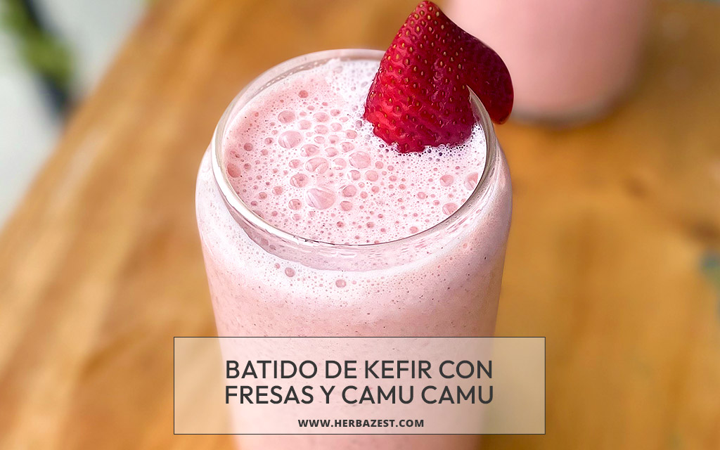 Batido de kefir con fresas y camu camu