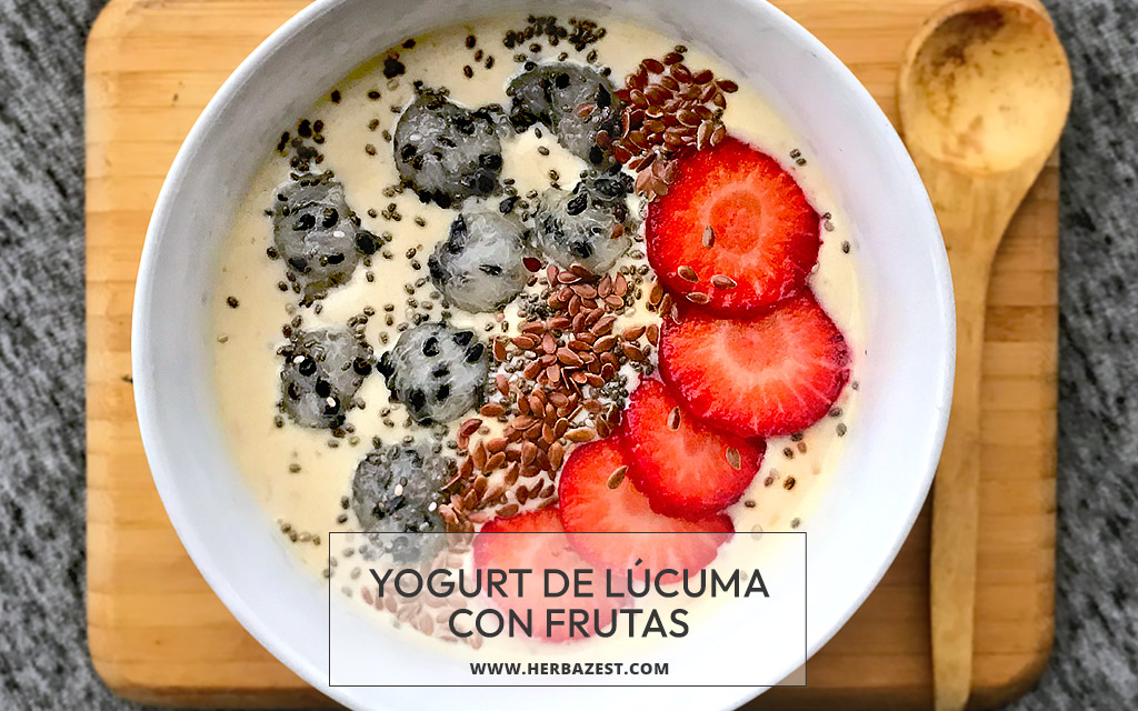 Yogurt de lúcuma con frutas